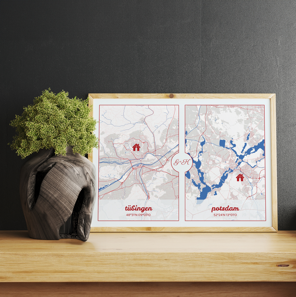 Stadskaart van twee plaatsen in een naturel houten lijst op een wandplank, als persoonlijk housewarmingcadeau